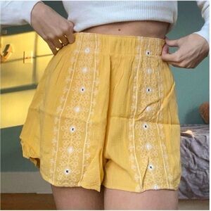 American Eagle Yellow Embroidered Summer Shorts Size Extra Small